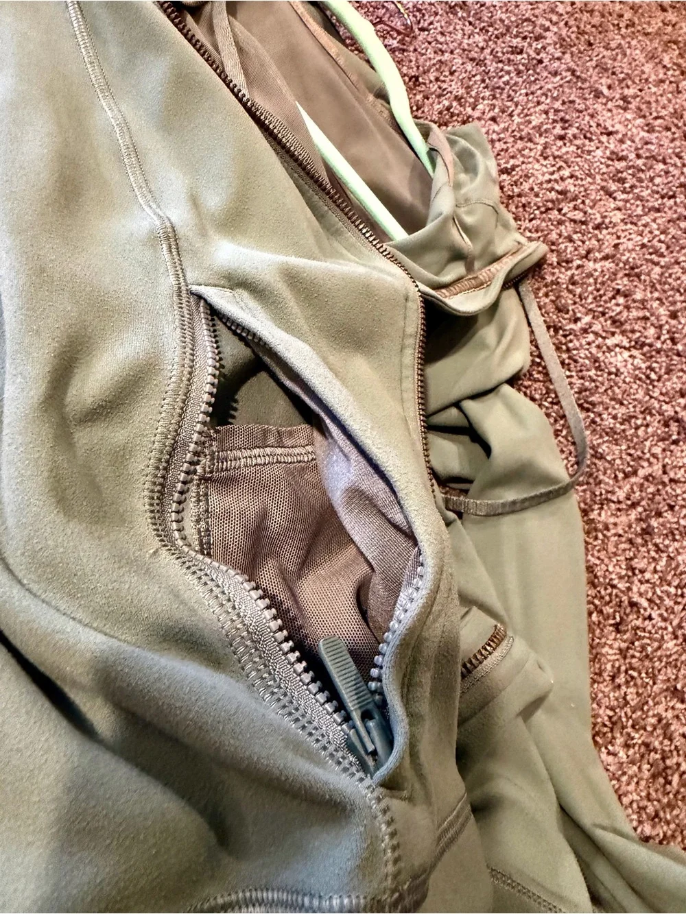 lululemon athletica no zip